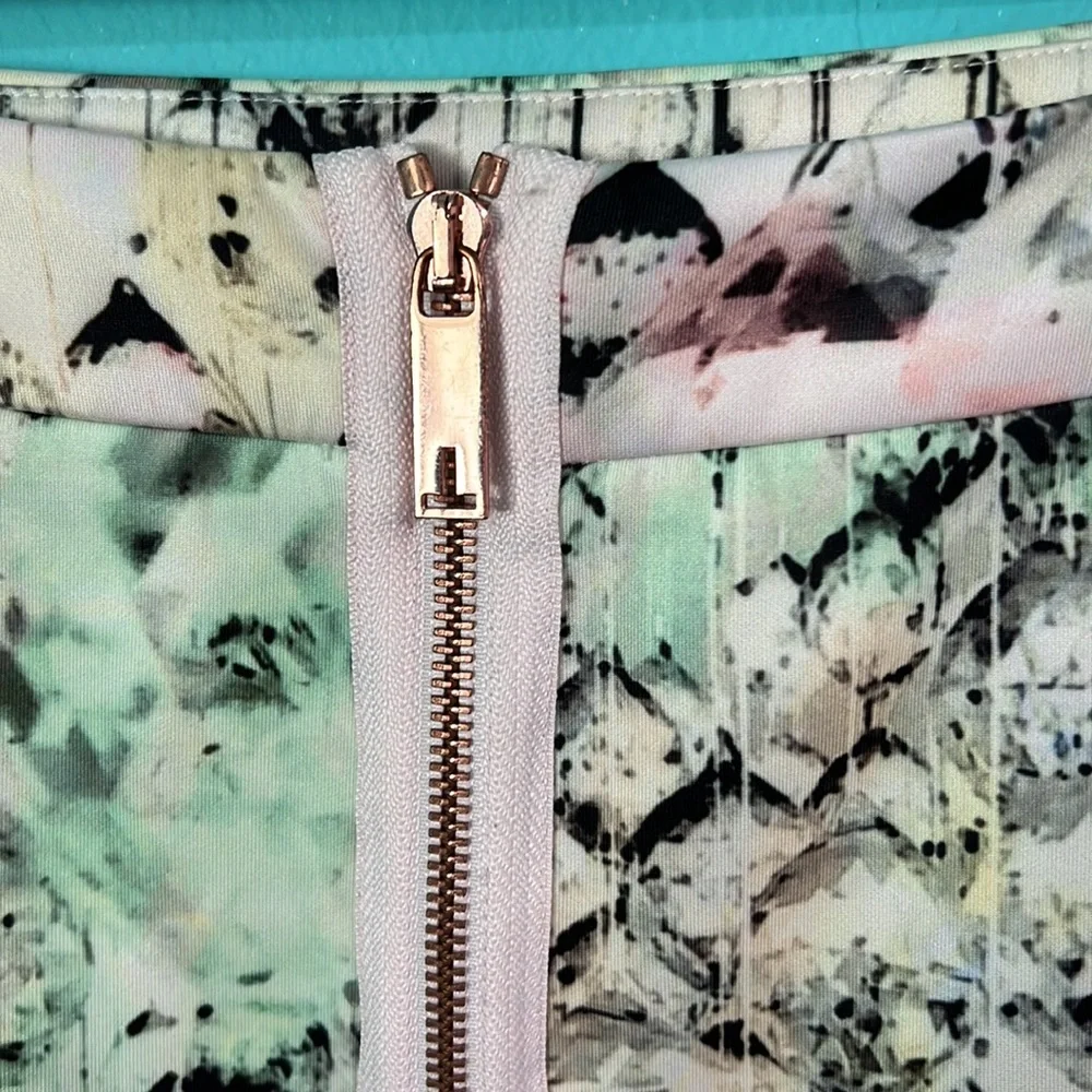 #562 Ted Baker London Floral Skirt with Exposed Zipper_4